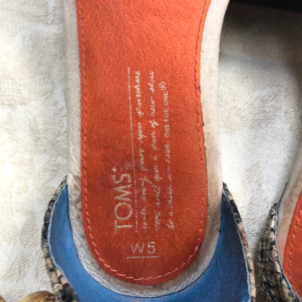 Toms - Picture 3 of 7
